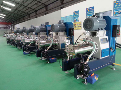 利騰達砂磨機6臺設備發貨現場