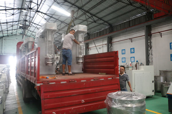 11月10日利騰達(dá)智能裝備出貨現(xiàn)場